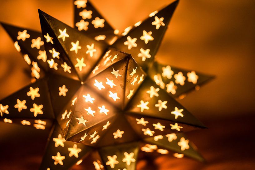 Weihnachtsstern mit goldenem Licht von Wouter Kouwenberg