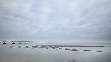 Zeelandbrug laag water van Photodoos