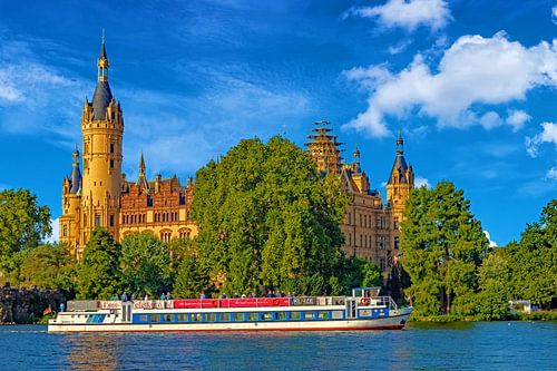 Schwerin Castle in the sunshine