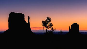Zonsopgang in Monument Valley van Henk Meijer Photography