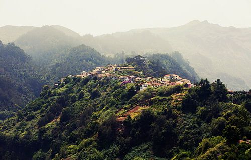 Kleines Dorf in den Bergen, Madeira
