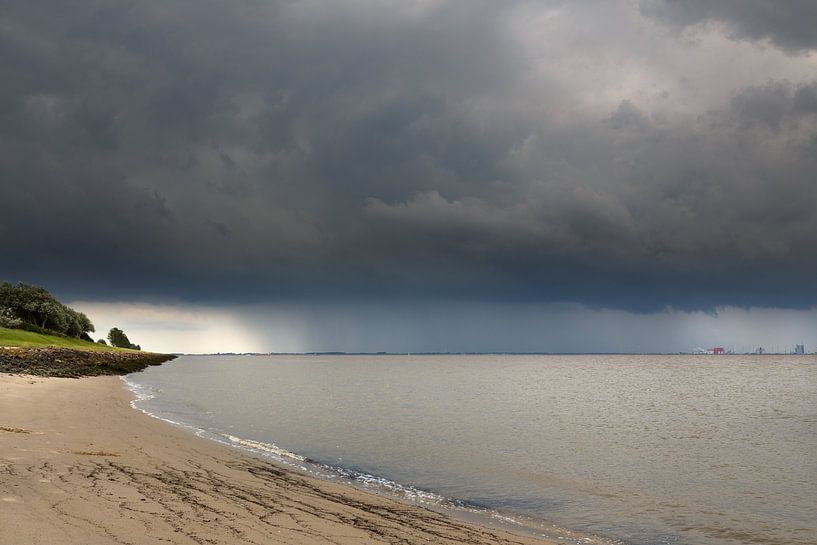 Gewitterwolken am Dollart von Rolf Pötsch