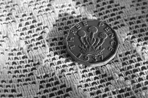 Drie pence munt, geïnspireerd op film noir