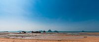 Einsamer Strand in Thailand von Bart Rondeel Miniaturansicht