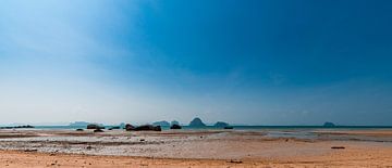 Deserted beach in Thailand by Bart Rondeel