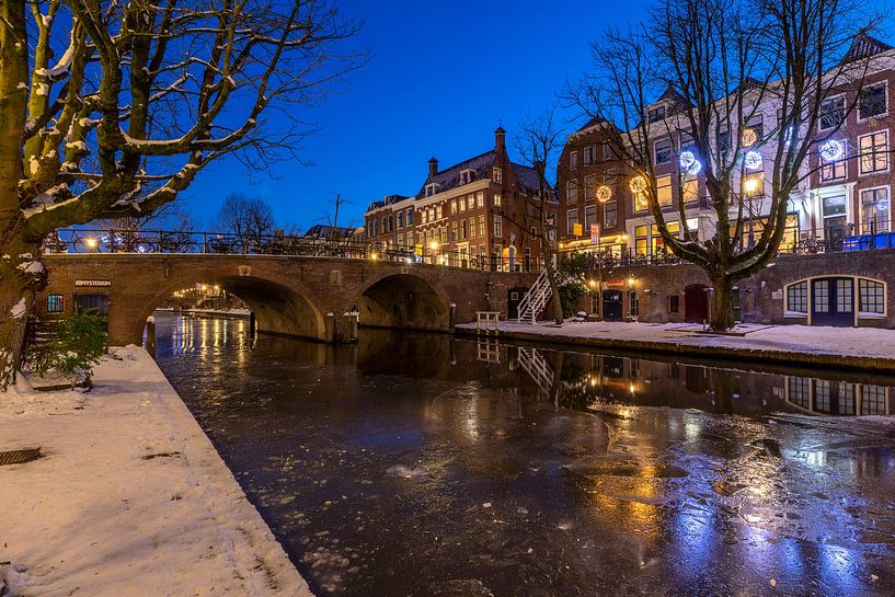 Gefrorene Oudegracht in Utrecht. von Russcher Tekst & Beeld