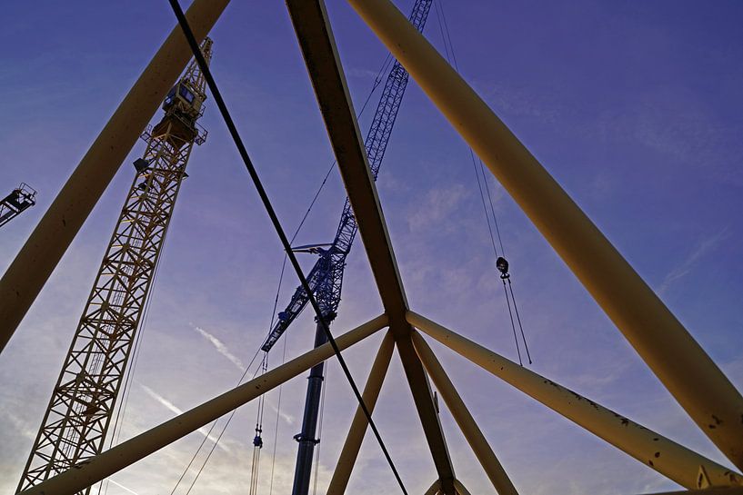 Perspectieven en hoeken bij het beklimmen van een gele vakwerkgiekraan van Babetts Bildergalerie