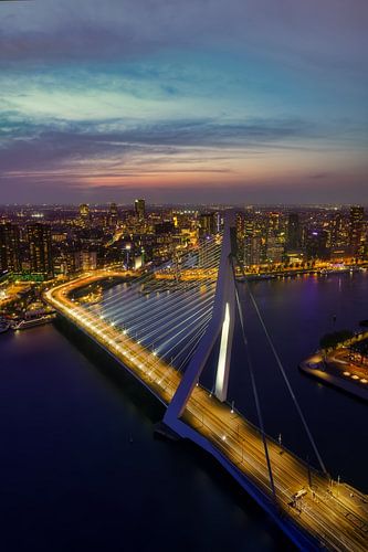 De Euromast tijdens zonsondergang