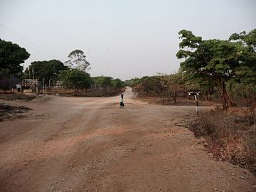 'Op de kruising', Makuti- Zimbabwe von Martine Joanne