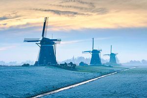 De drie windmolens van Stompwijk tijdens een prachtige winterse ochtend van Eelco de Jong