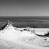 Duinen en de zee in zwart-wit II van Sascha Kilmer