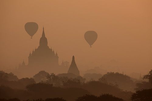 Die Tempel von Bagan in Myanmar bei Sonnenaufgang