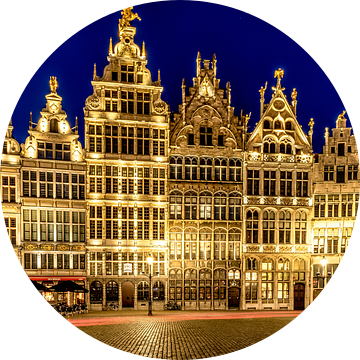 Guildhouses in Antwerpen bij nacht van Rene Siebring