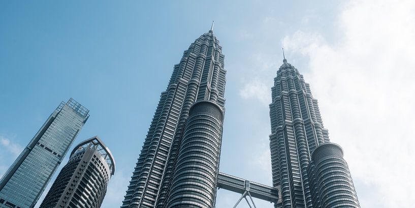 Dans les nuages | Tours jumelles Petronas, Kuala Lumpur (Malaisie) par Ian Schepers