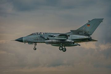 Panavia Tornado van de Luftwaffe vlak voor de landing.