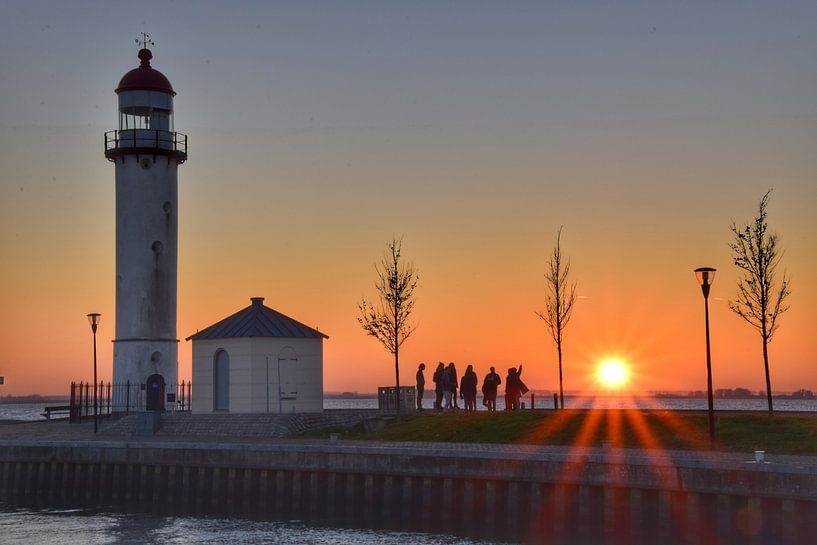 Zonsondergang in de haven van Hellevoetsluis. von Mariska Brouwenstijn