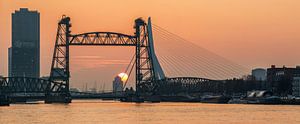 Coucher de soleil derrière le Hef à Rotterdam sur Ilya Korzelius