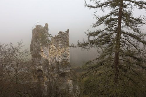 Ruïne Gebrochen Gutenstein bij Sigmaringen in het natuurpark Opper-Donau - district Sigmaringen
