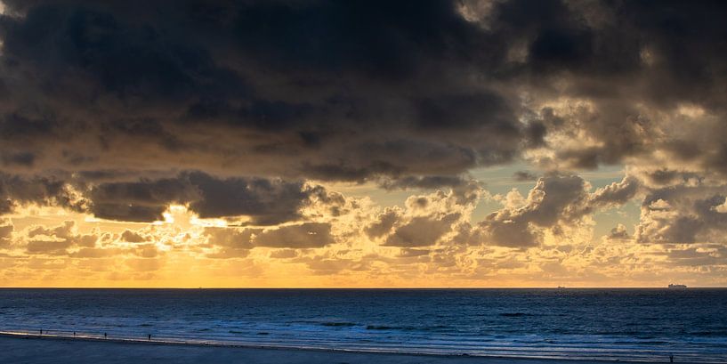Sunset at sea by Evert Jan Kip