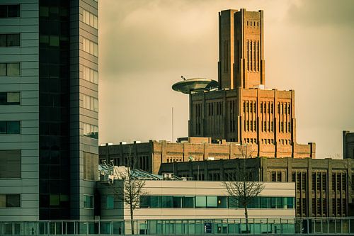 Gebouw de inktpot in Utrecht bij zonsondergang