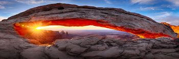 Canyonlandschap in het zuidwesten van de VS bij zonsopgang