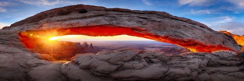Canyonlandschap in het zuidwesten van de VS bij zonsopgang