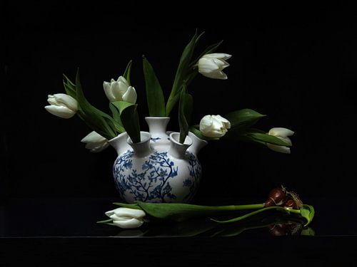 Stilleven met tulpen