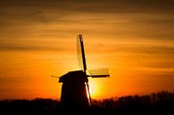 zonsopkomst met oude molen 03 van Arjen Schippers thumbnail