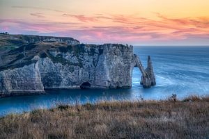 Die Felsen von Etretat nach Sonnenuntergang