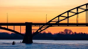 Waalbrücke Silhouette
