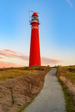 Leuchtturm von Schiermonnikoog in den Dünen bei Sonnenuntergang von Sjoerd van der Wal Fotografie