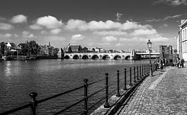 Maastricht, Sint Servaasbrug by Leo Langen