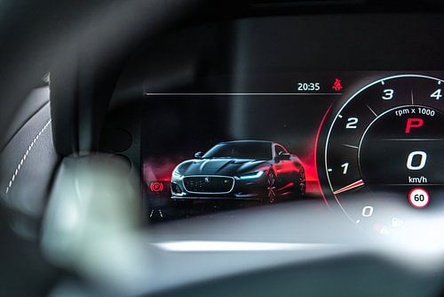 Dashboard van de vernieuwde Jaguar F-Type Coupé R