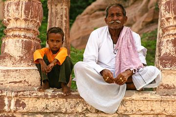 Little boy and old man in Jodhpur by Gert-Jan Siesling