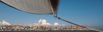 Volendam onder zeil by Jack Tol