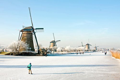 Schaatsen bij Kinderdijk in de winter