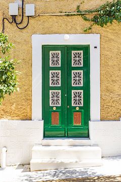 Mediterranean harmony - where light, colour and simplicity meet by Hilda Weges