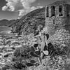 Vernazza Panorama in den Cinque Terre in Italien. Schwarzweiss B von Manfred Voss, Schwarz-weiss Fotografie