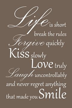 Tekst | Life is short | Donker taupe van Sandra Hazes