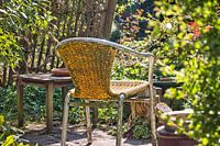 Zomers zitje in een tuin