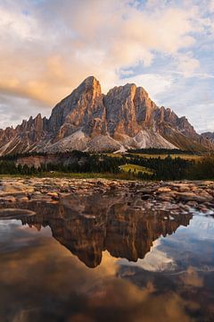 Majestueuze Peitlerkofel met weerspiegeling van Oliver Preuss
