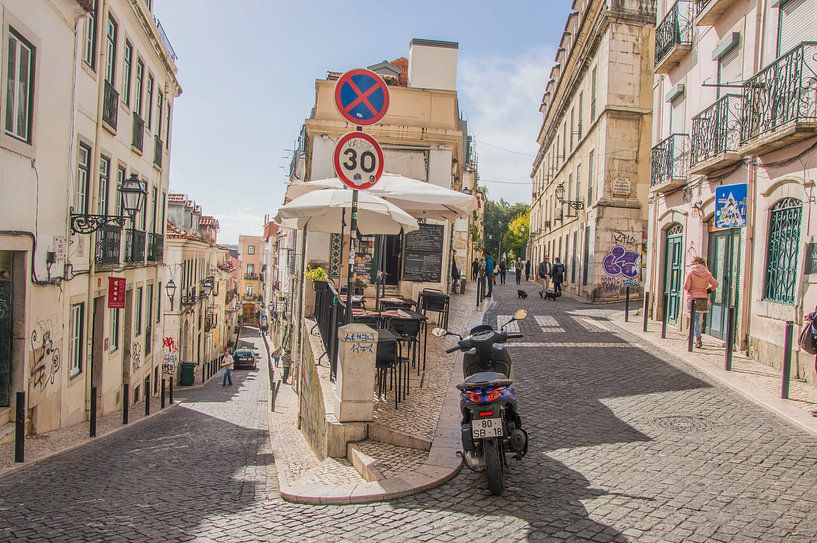Beautiful streets in Lisbon by Bianca Kramer