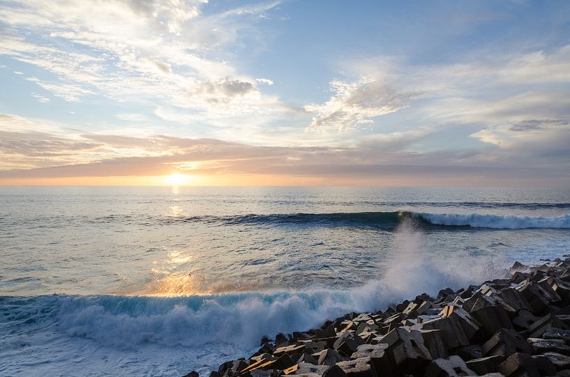 Golven bij zonsondergang von Bram van der Meer