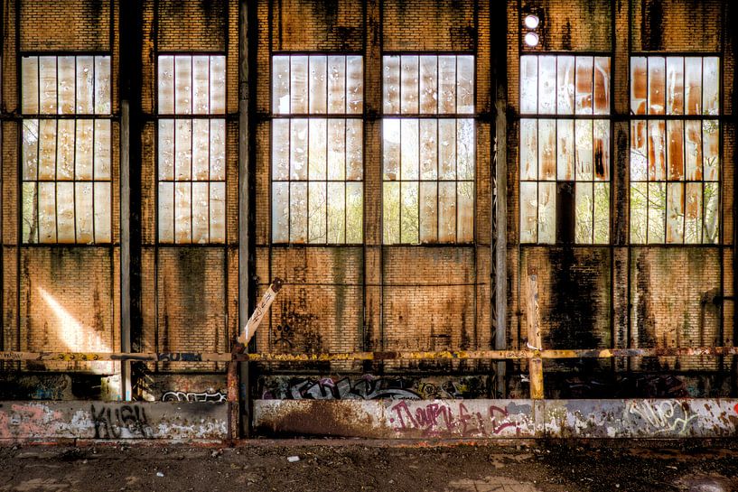 Wall in an abandoned power plant by Eus Driessen