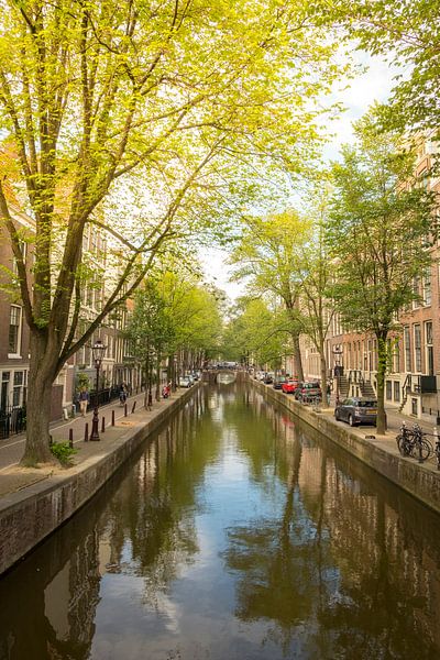 Amsterdam Oudezijds Achterburgwal Kanal im Sommer von Sjoerd van der Wal Fotografie