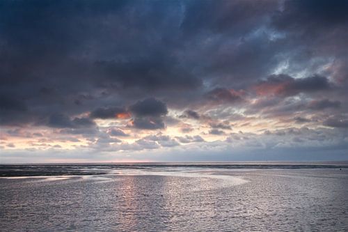 Dramatische lucht boven zee