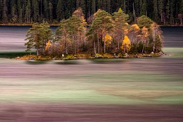 Autumn mood in the Eibsee  van Andreas Müller