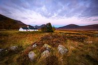 Het bekende witte huis in Glencoe  Schotland van Steven Dijkshoorn thumbnail