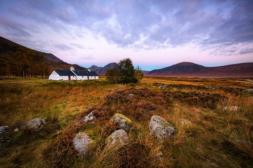 Het bekende witte huis in Glencoe  Schotland