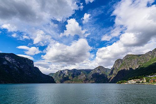 Uitzicht over de Aurlandsfjord in Noorwegen